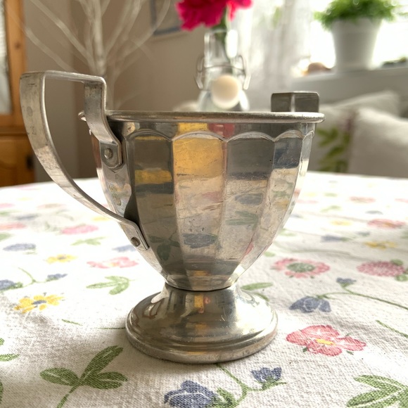 Vintage Aluminum Sugar and Creamer / Aluminum Set. - Picture 4 of 17